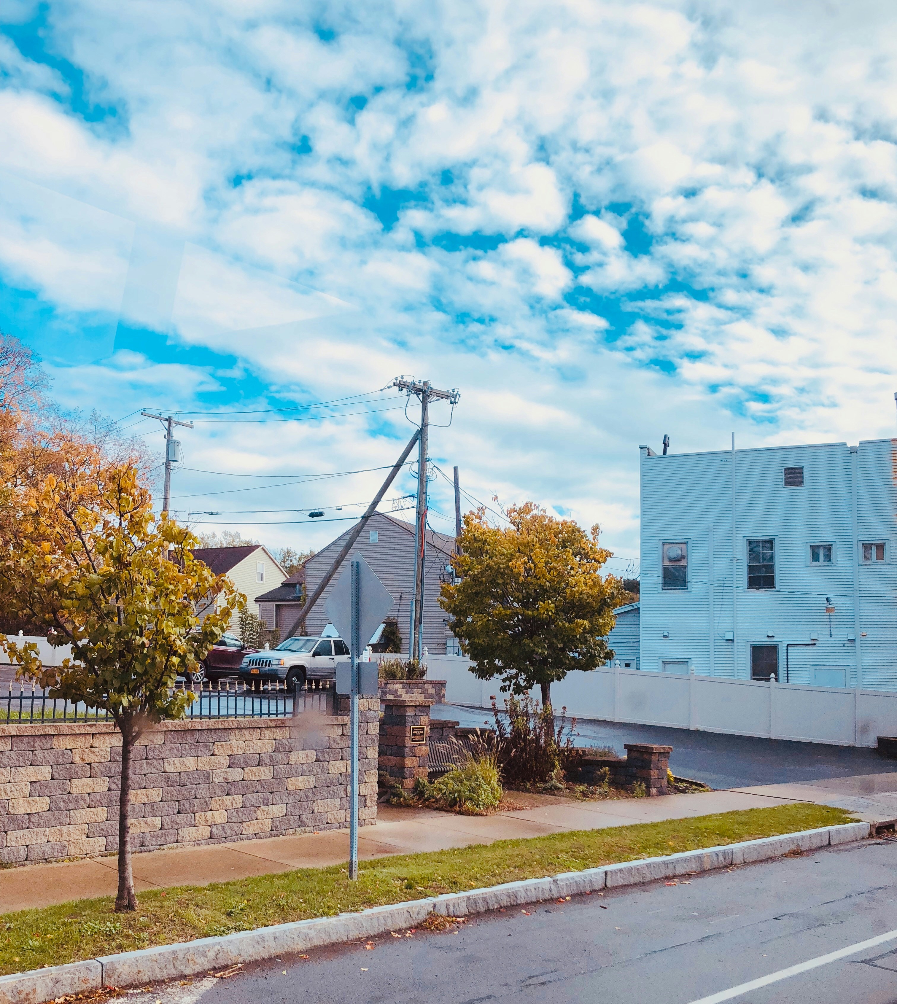 gray computer monitor