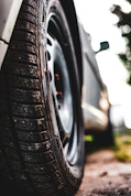 shallow focus photography of car tire