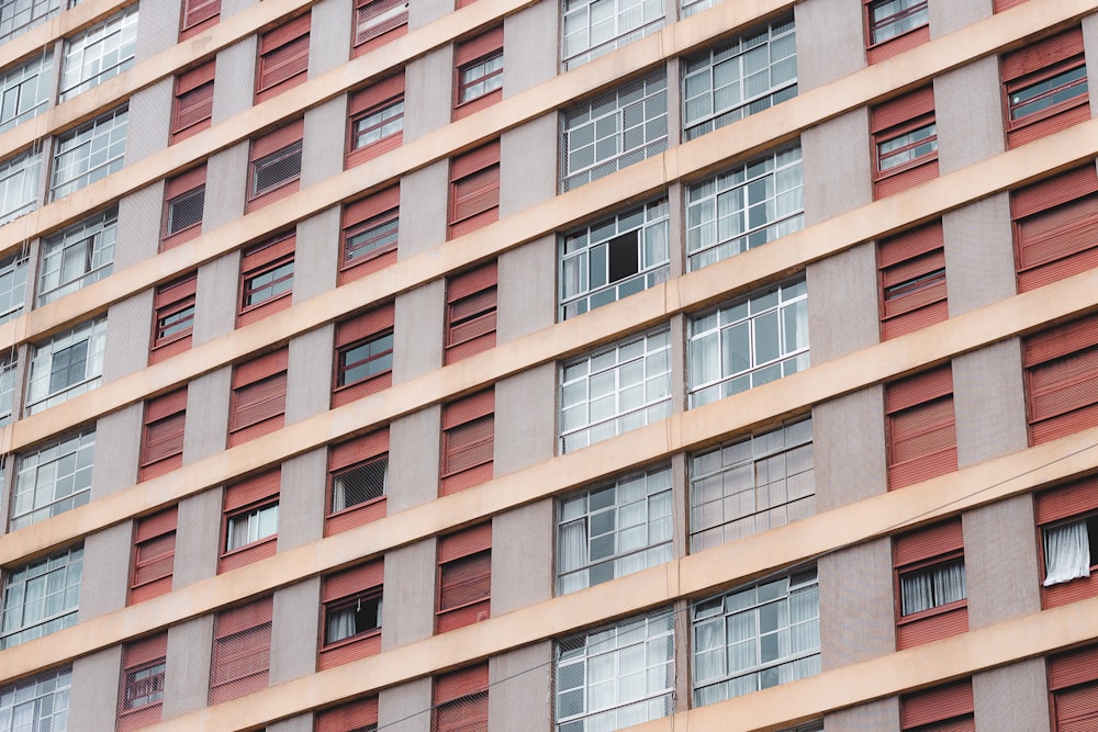 brown high-rise building