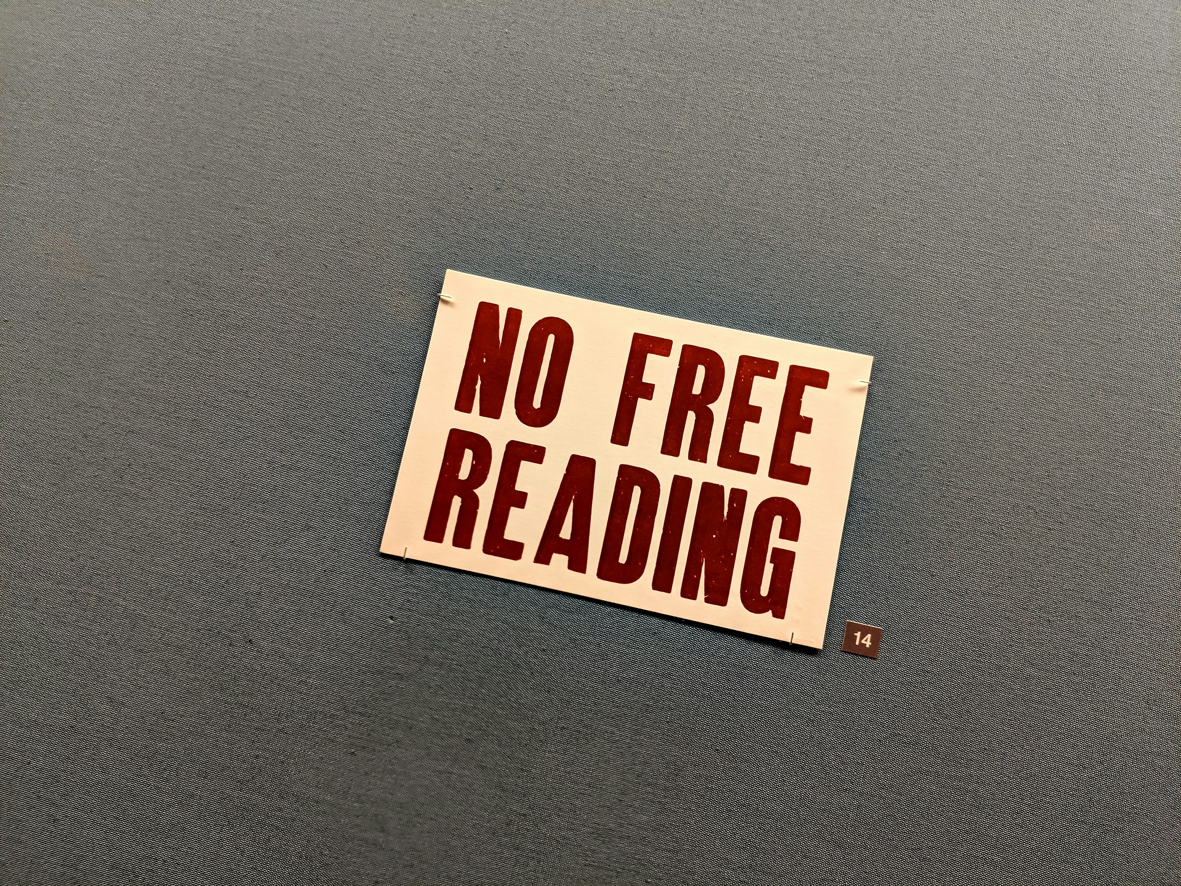 no free reading signage