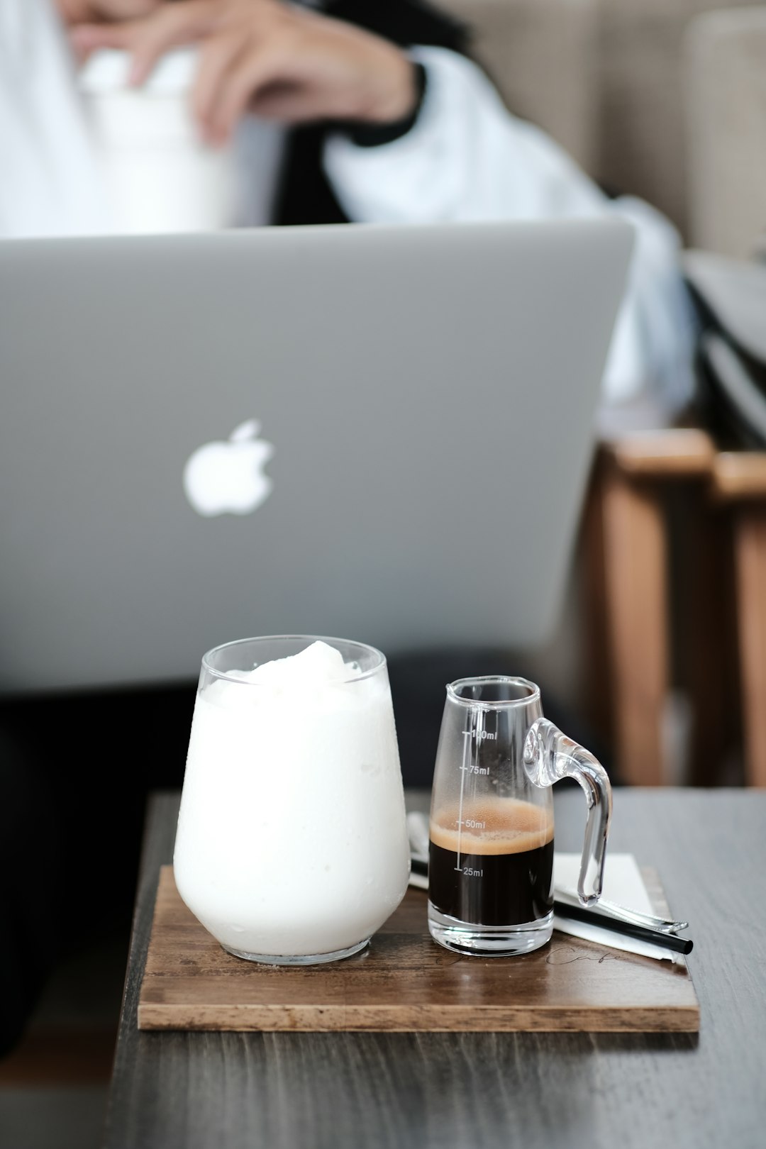 clear glass mug