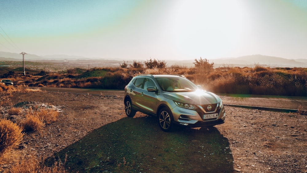 silver Nissan SUV screenshot