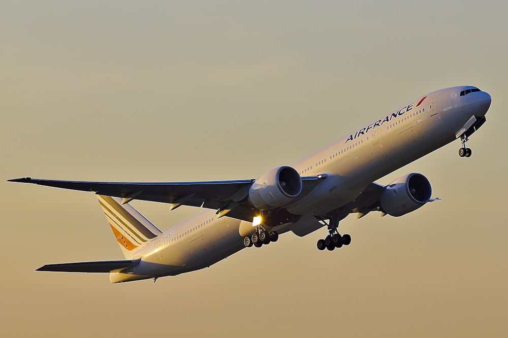 avião branco da Airfrance