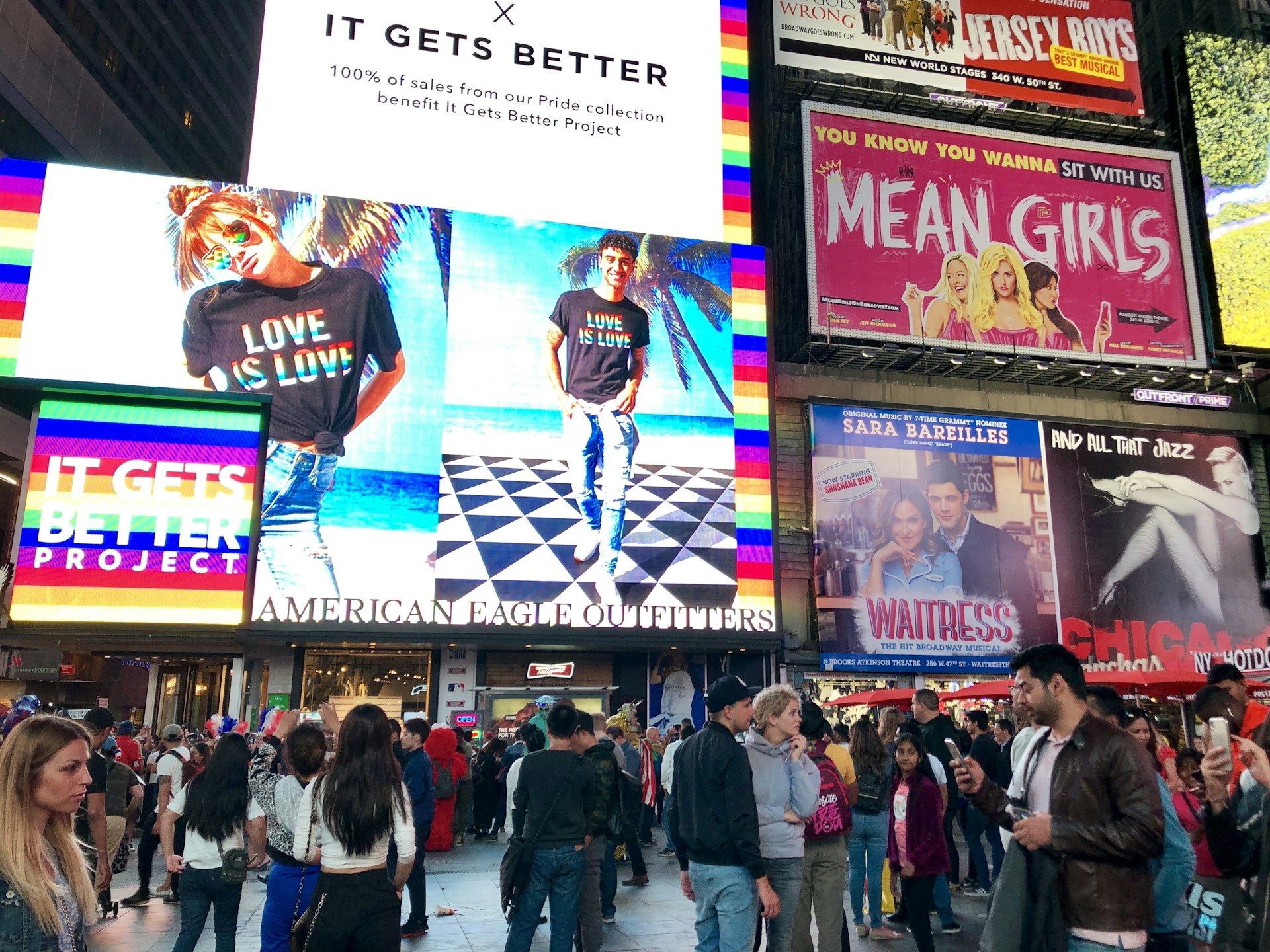 gray computer monitor