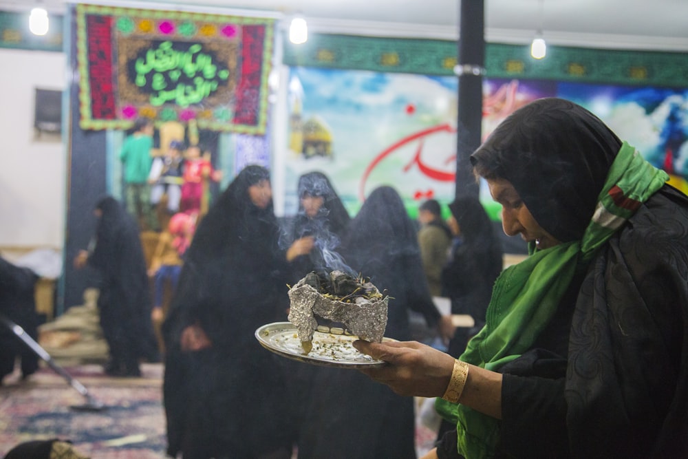 woman wearing black abaya