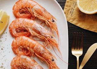 cooked shrimp platter