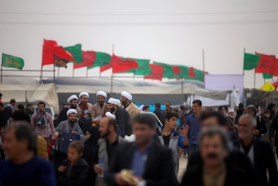 red and green flag lot iranian zoom background