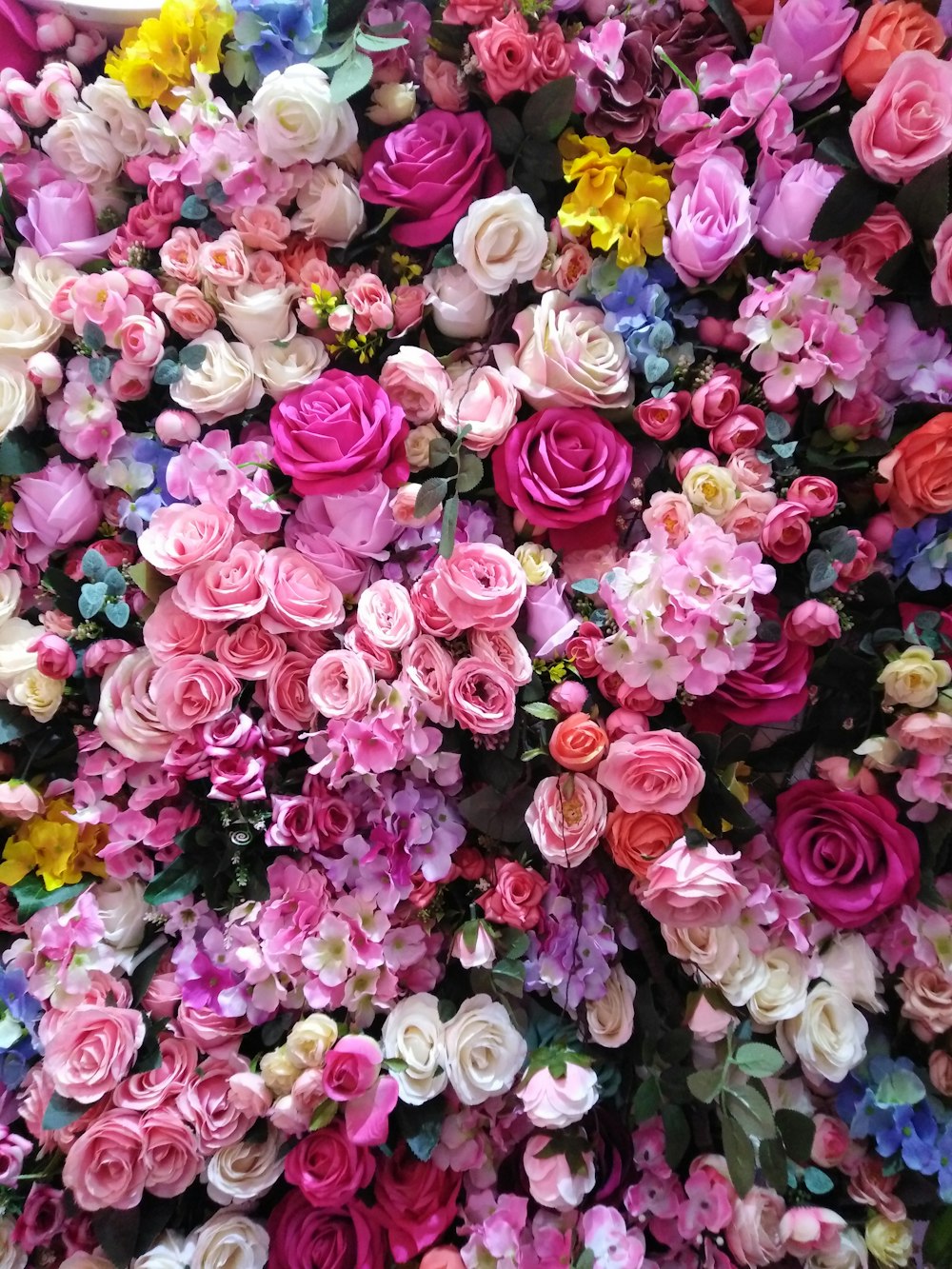 Fleurs roses de couleurs assorties