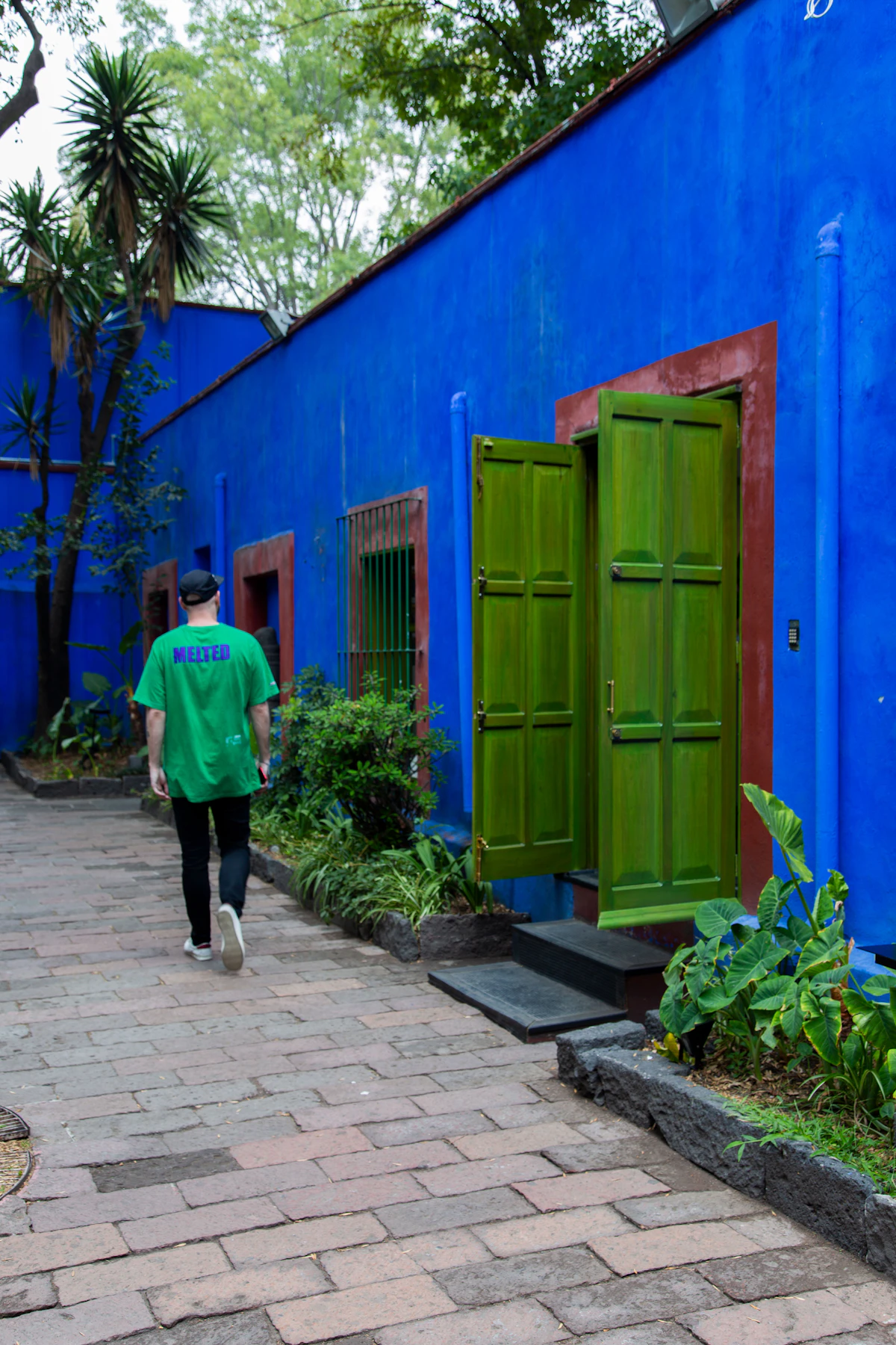 Cobalt-blue exterior wall of Frida Kahlo Museum in Coyoacán