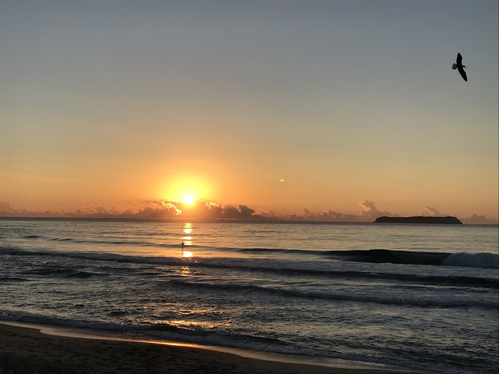 Plage au coucher du soleil