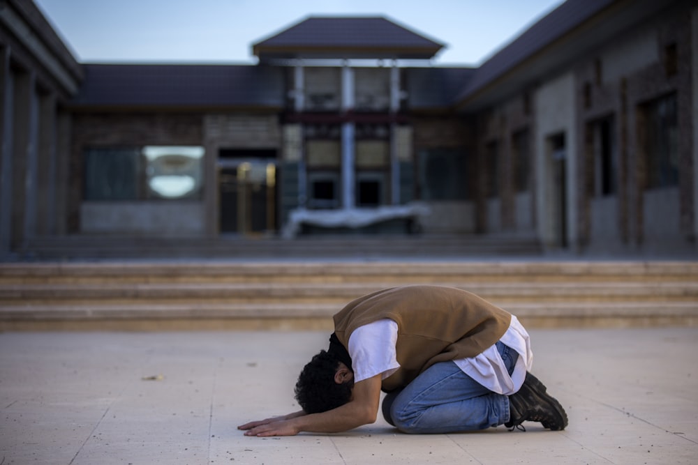 unknown person kneeling outdoors