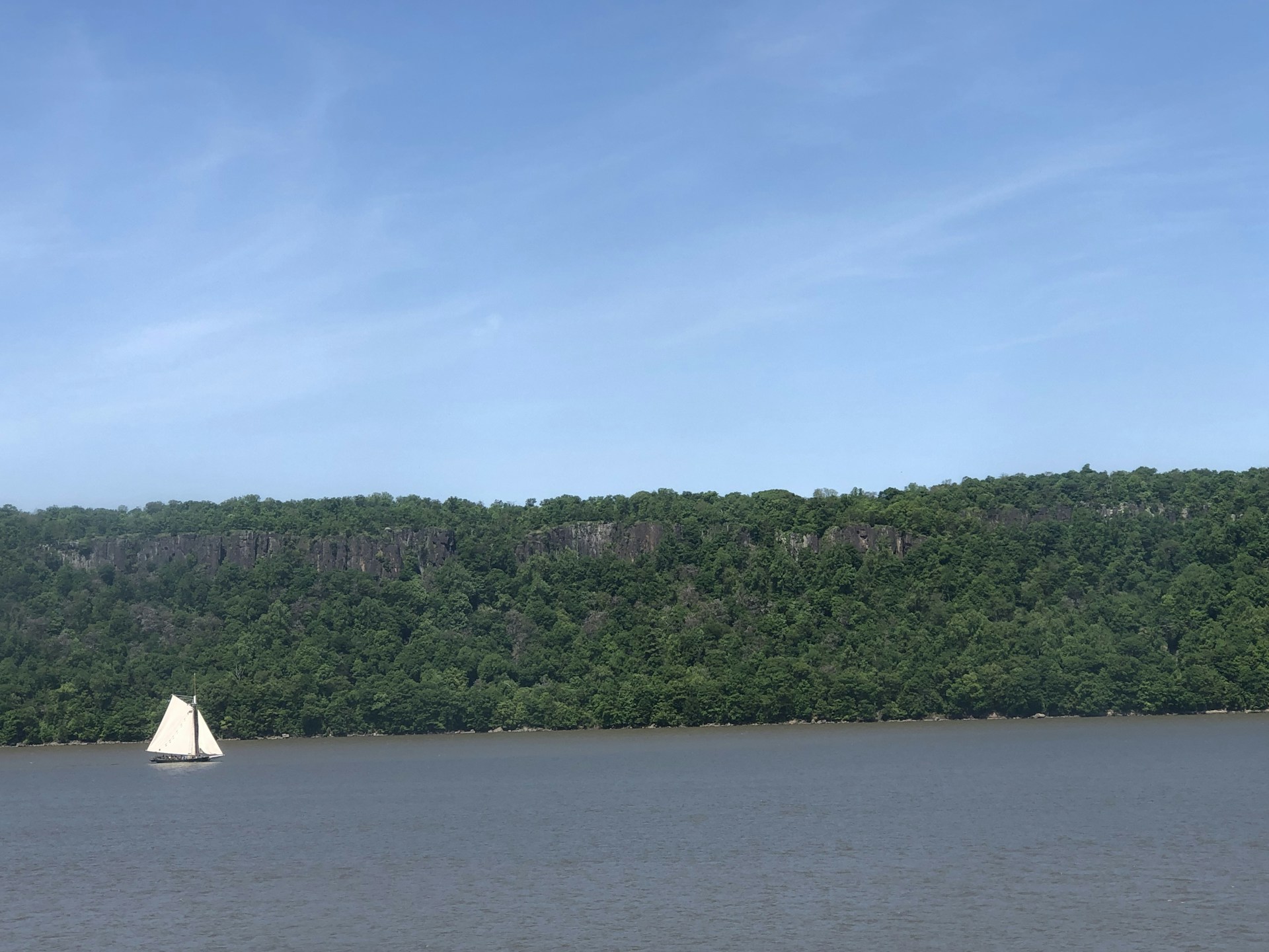 gray computer monitor