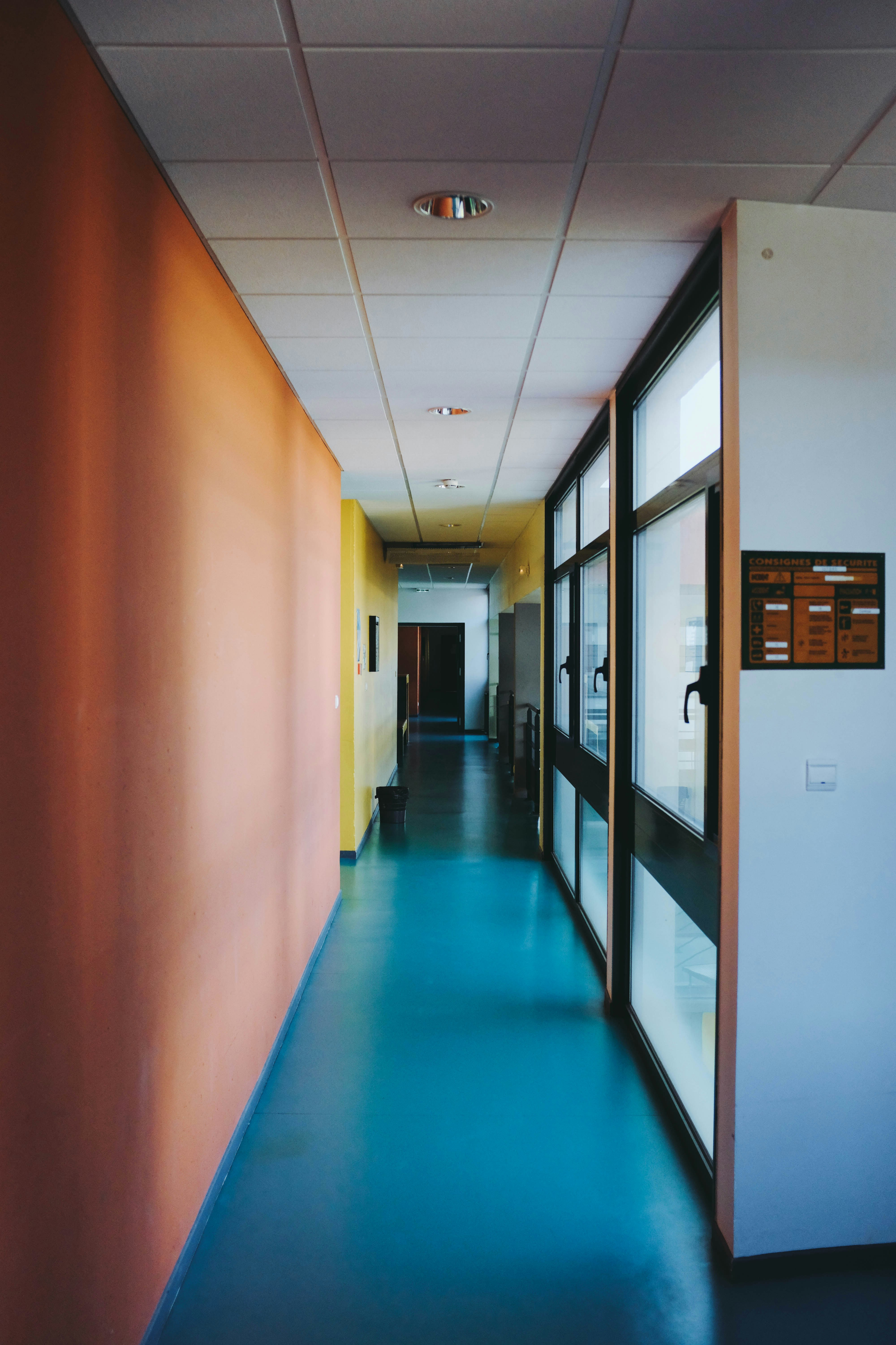 Photo by adrienolichon