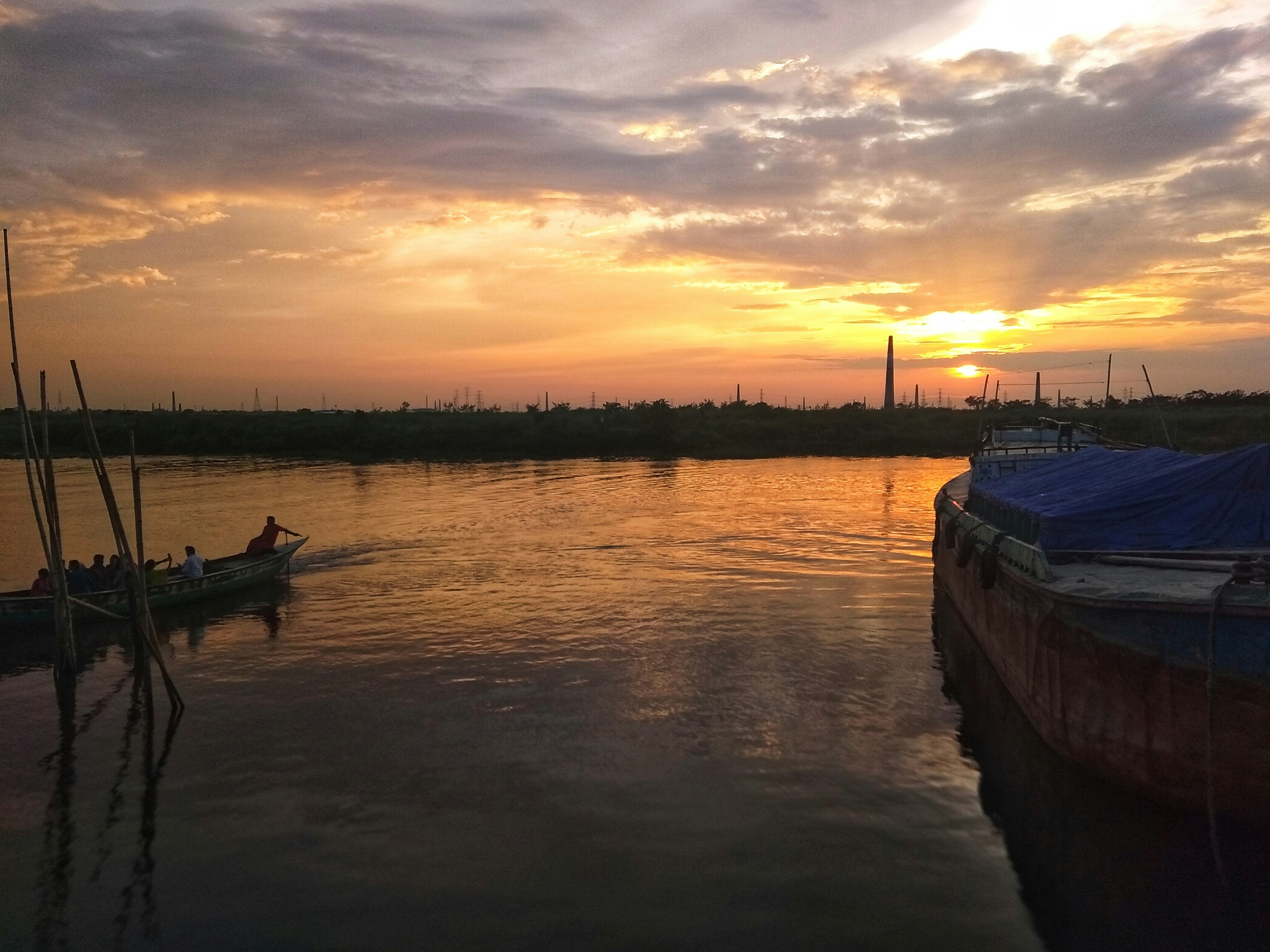 Photo by monirhasnan