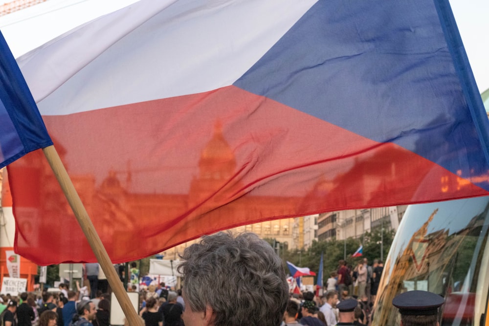 Bandera roja, azul y blanca