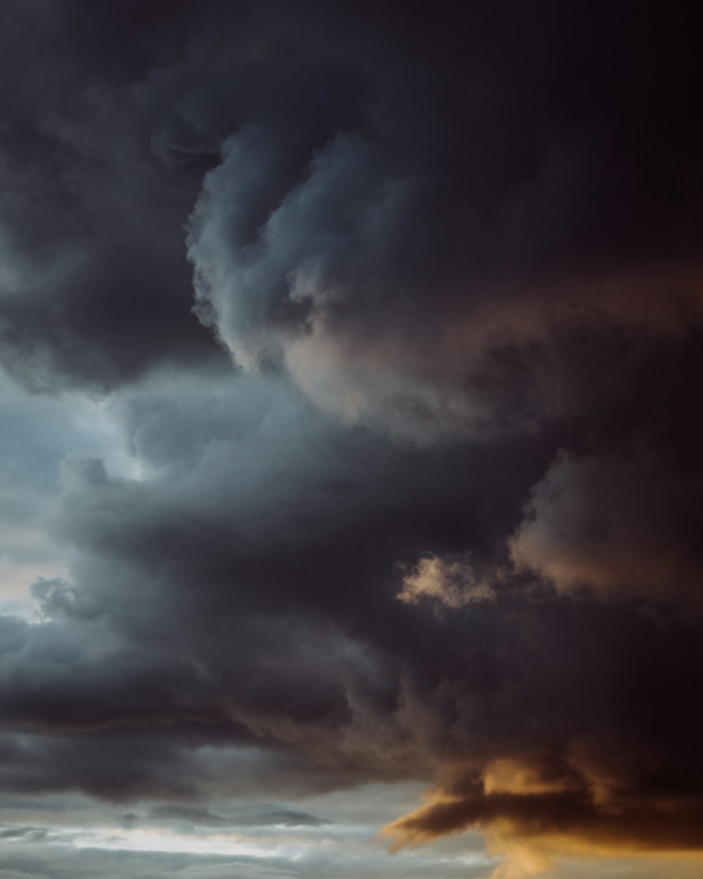 gray cumulus clouds