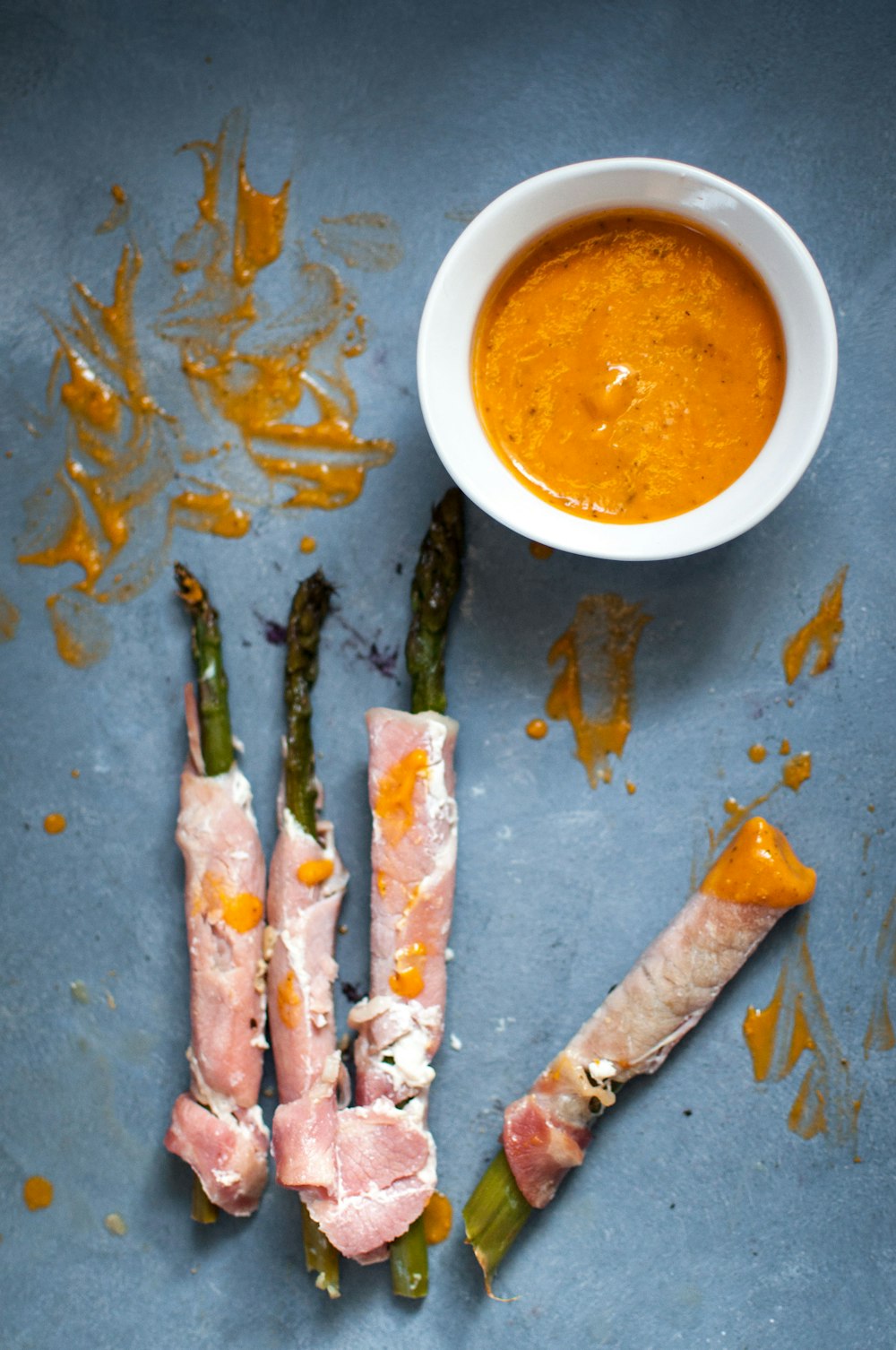 asparagus with coated meat