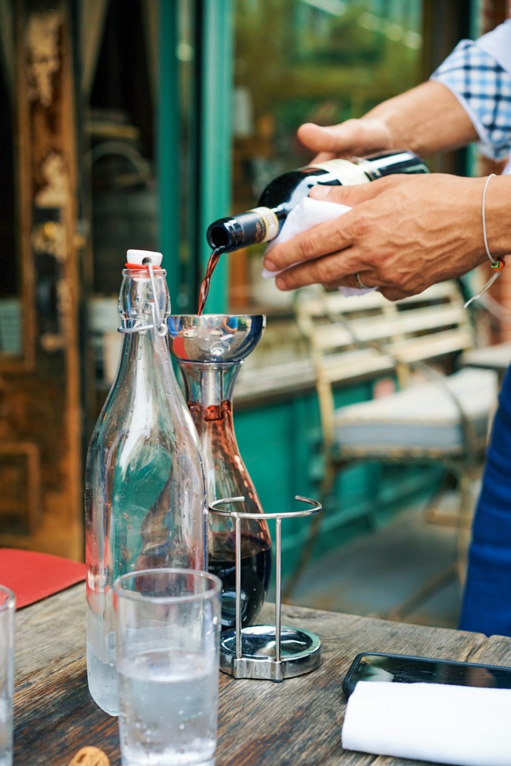 clear glass decanter