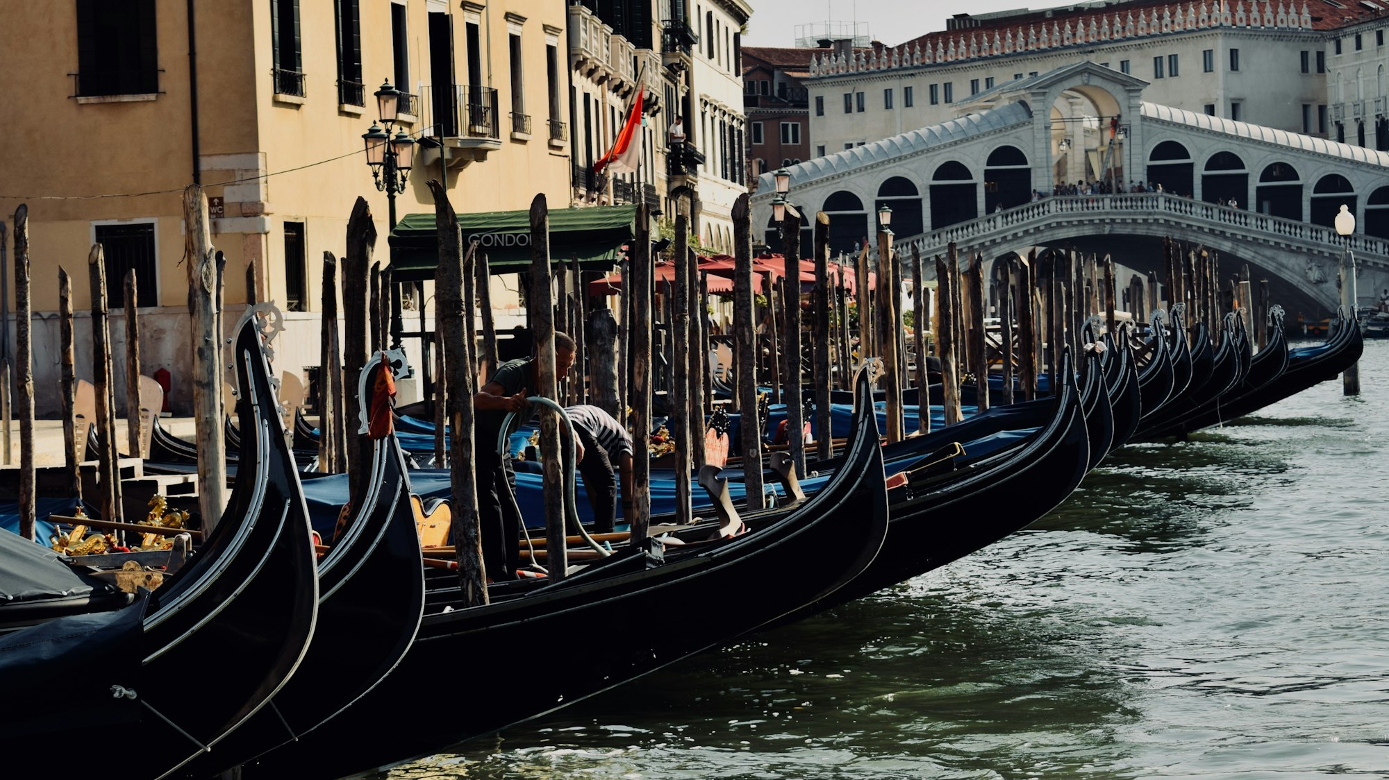 The History of Rialto Bridge in Venice, the oldest on the Grand Canal