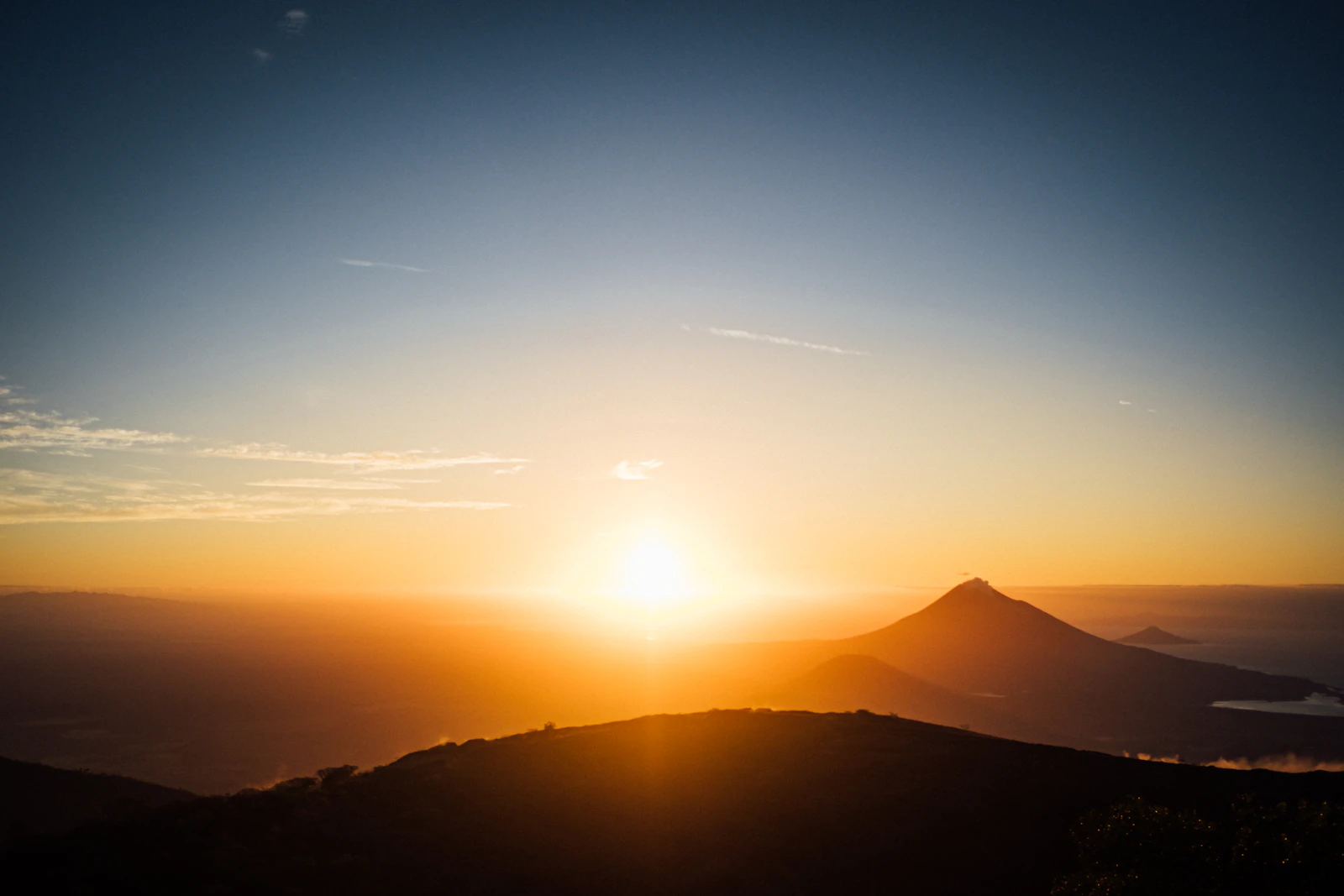 Berge im goldenen Morgenlicht