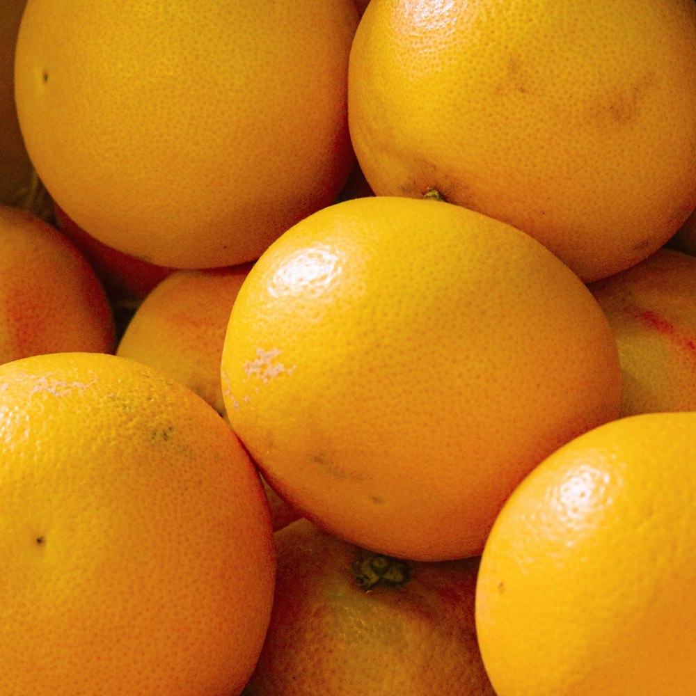 Как выбрать спелый помело в магазине. Помело фрукт цитрусовые. Апельсин и помело. Помело желтое.
