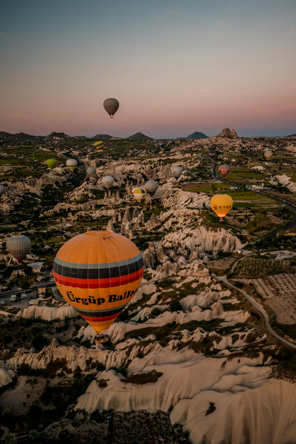 hot air balloons lot