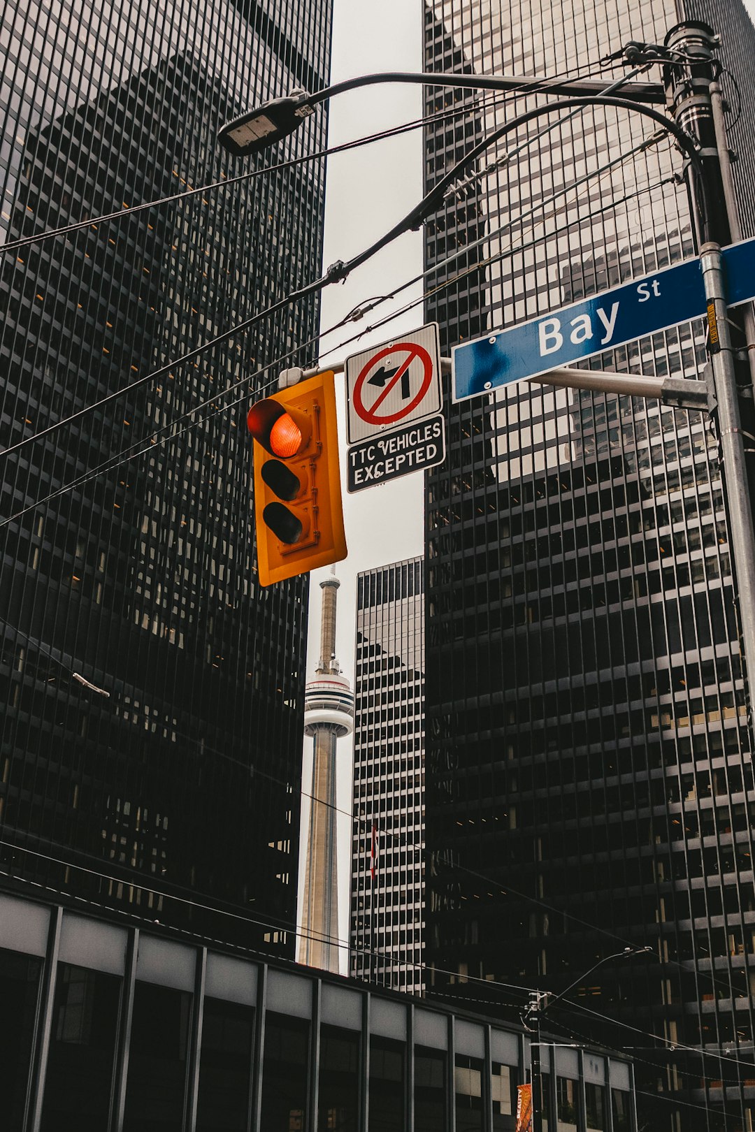 yellow traffic light