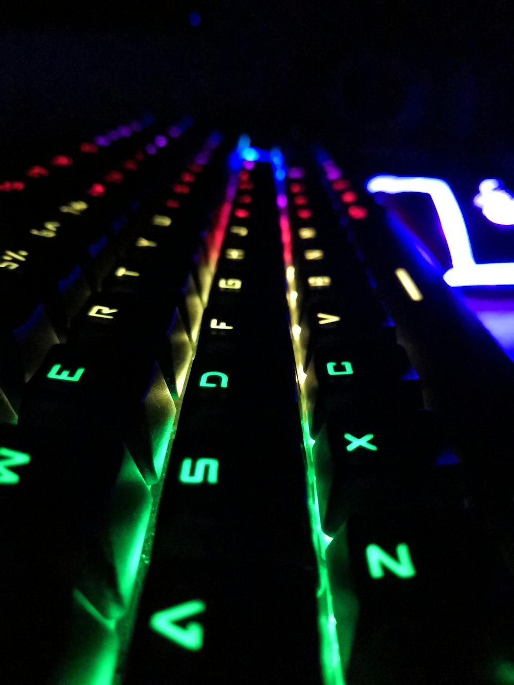 teclado mecânico preto na foto de close-up