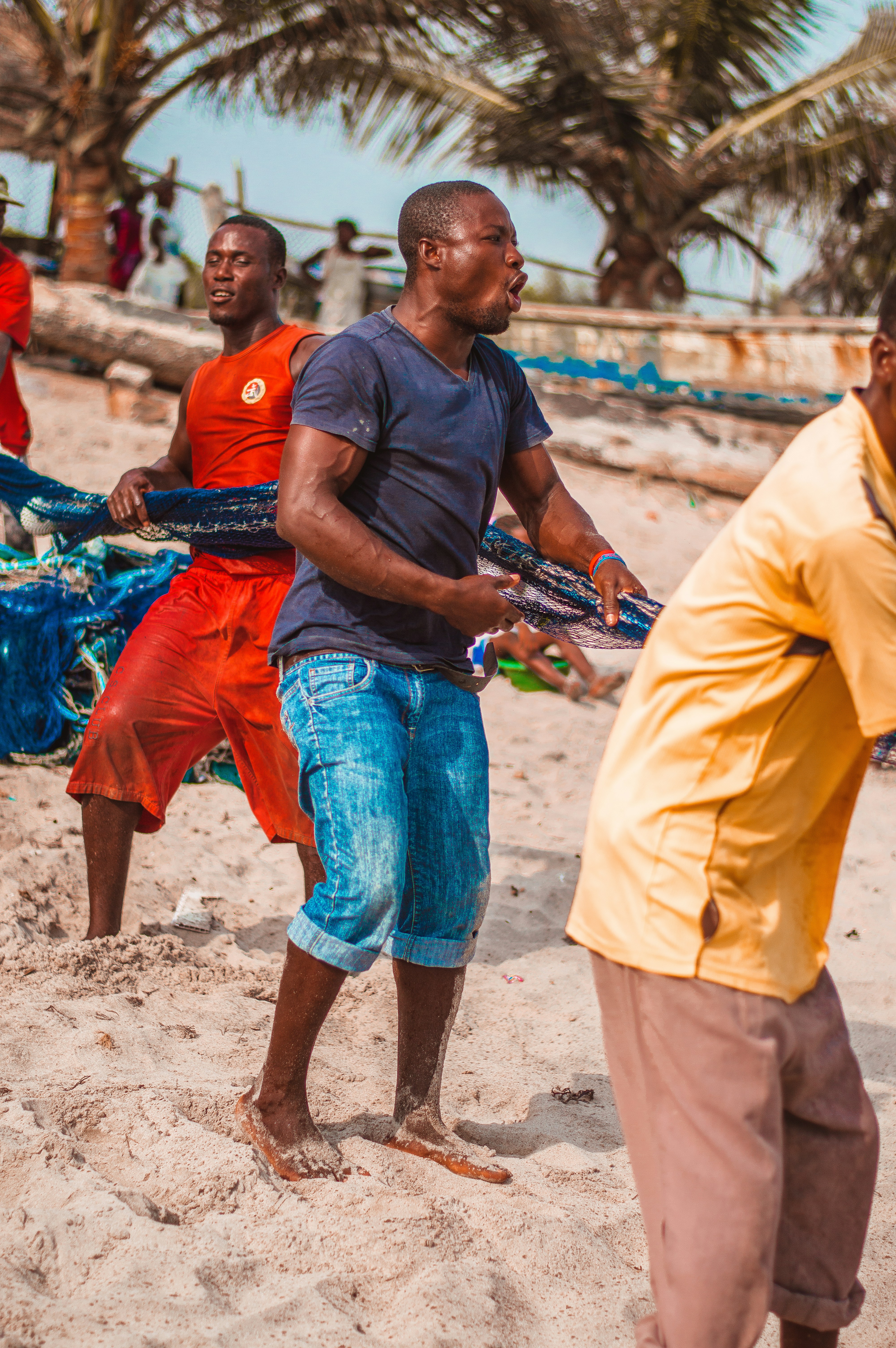 shallow focus photo of man in navy-blue crew-neck T-shirt