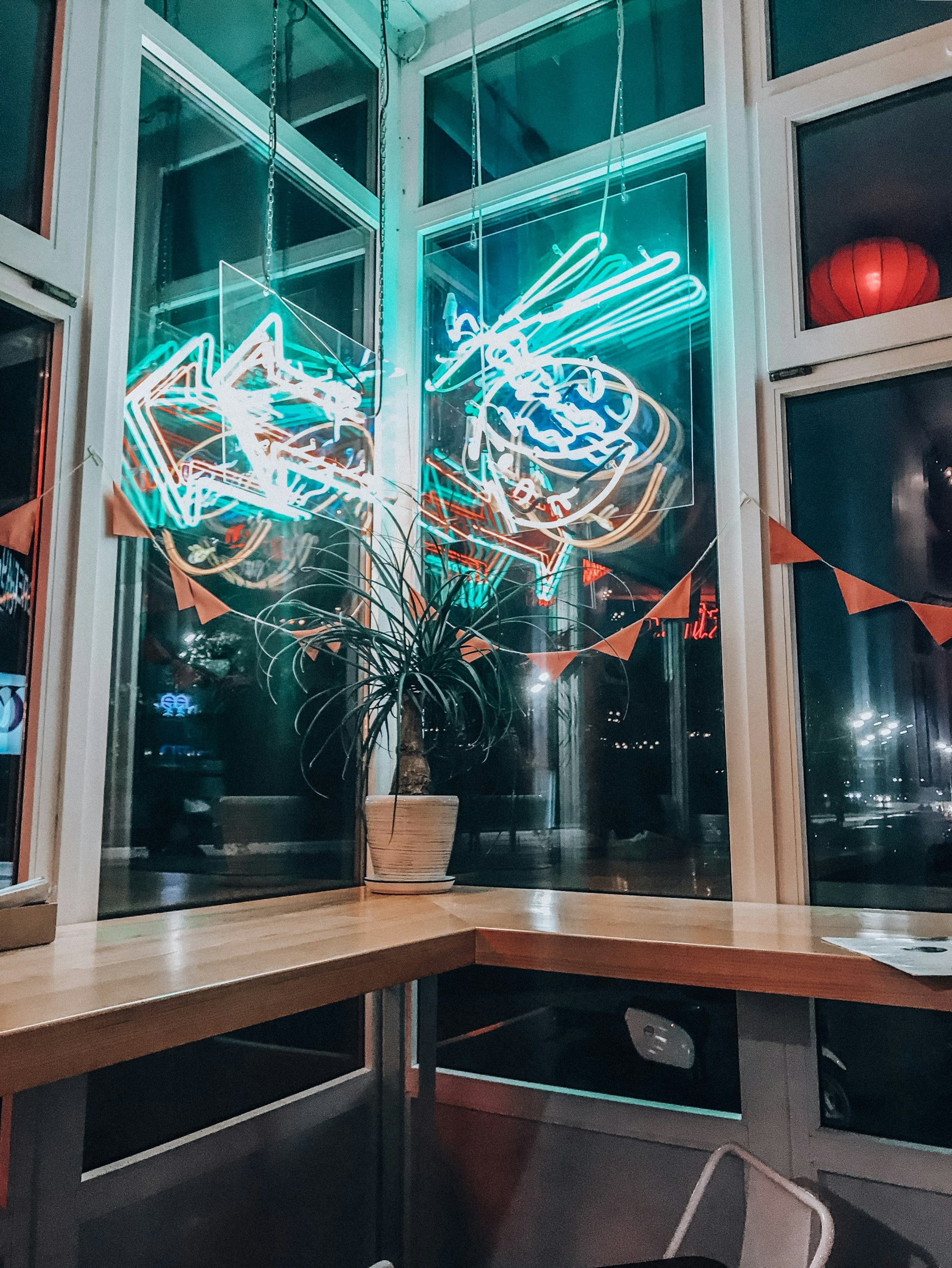 black and white bed linen