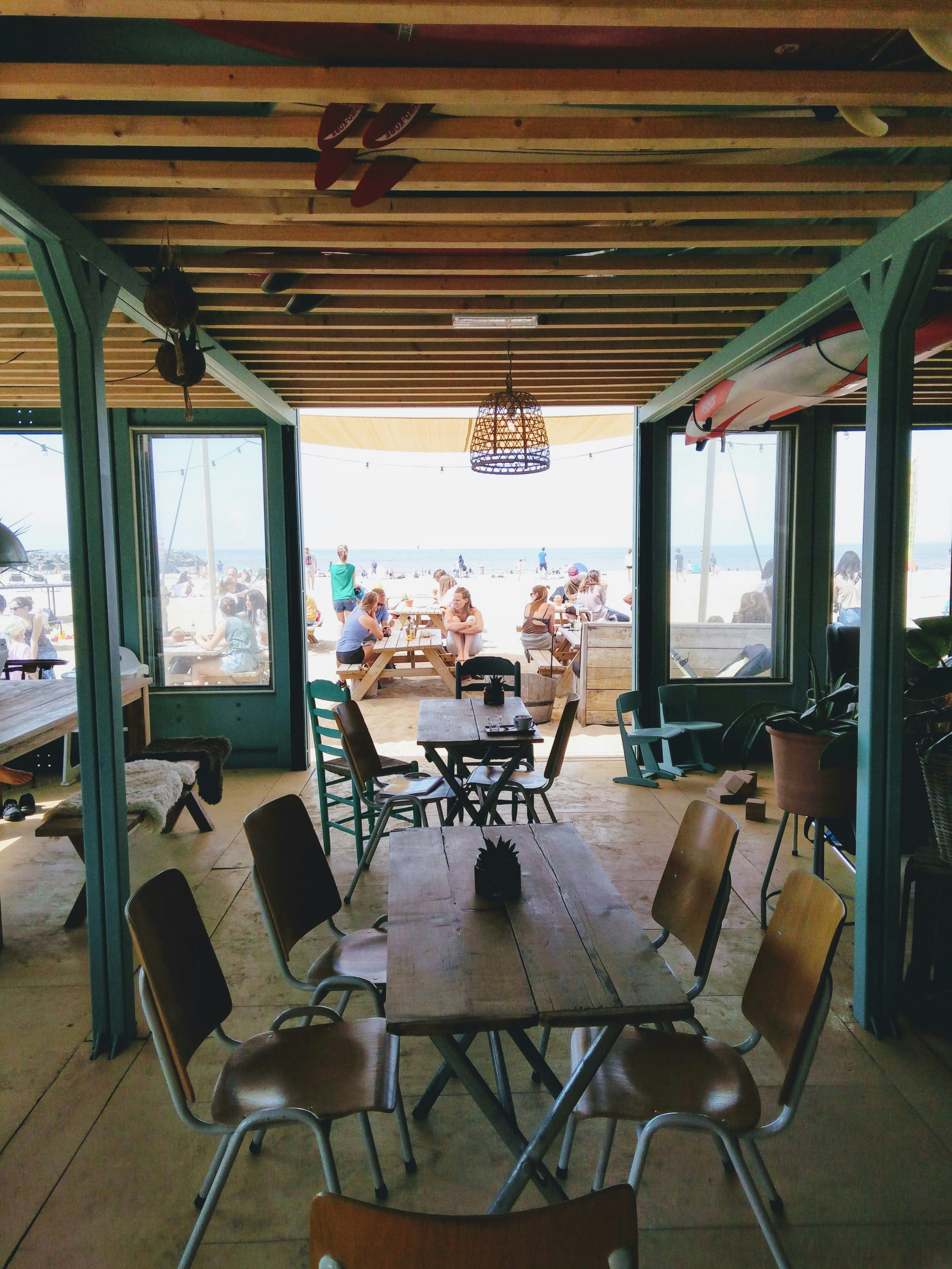 9 Best Beach Destinations with Local Dining Options