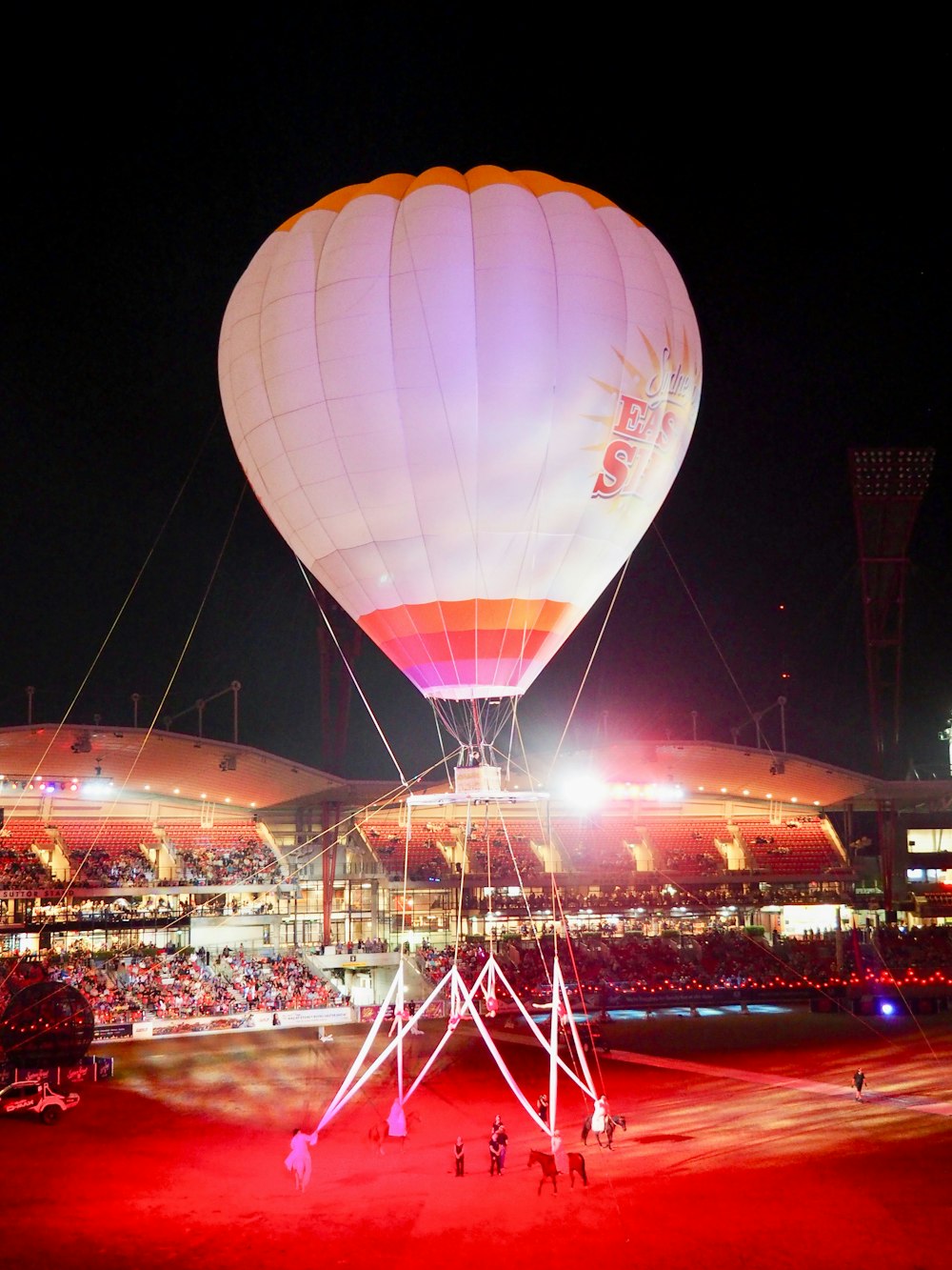 white and red hot air balloon