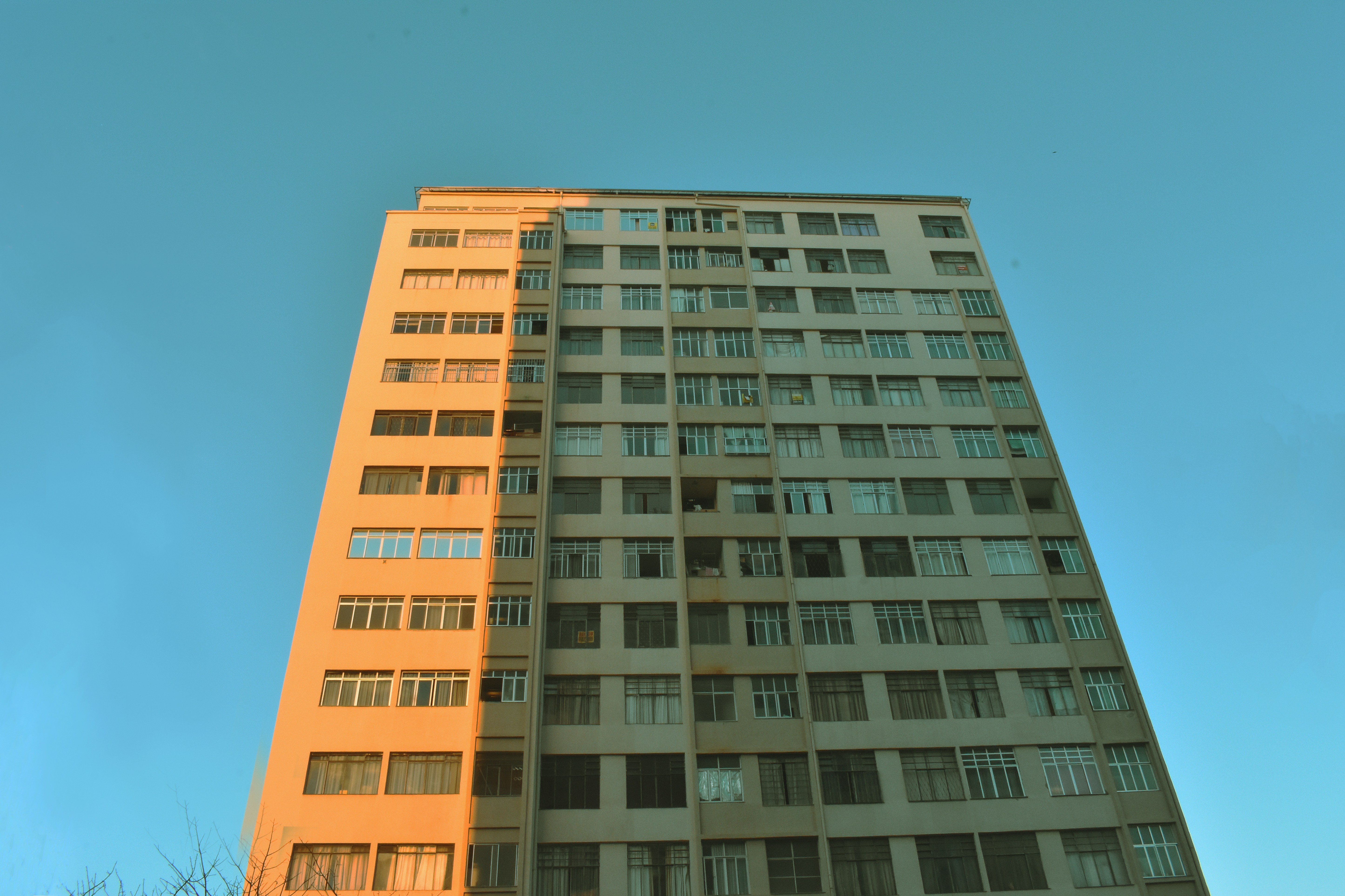 photo-1560011196-b04e9c61f291?ixid=M3wxM