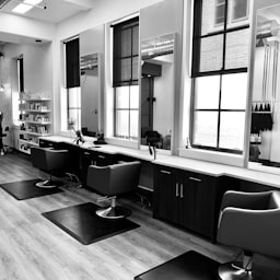 Glow Nail Bar photo
