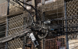 a bunch of wires and wires hanging from a building