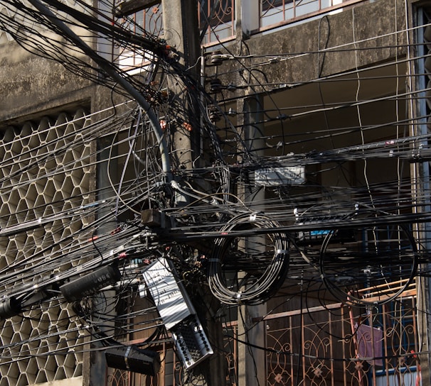 a bunch of wires and wires hanging from a building