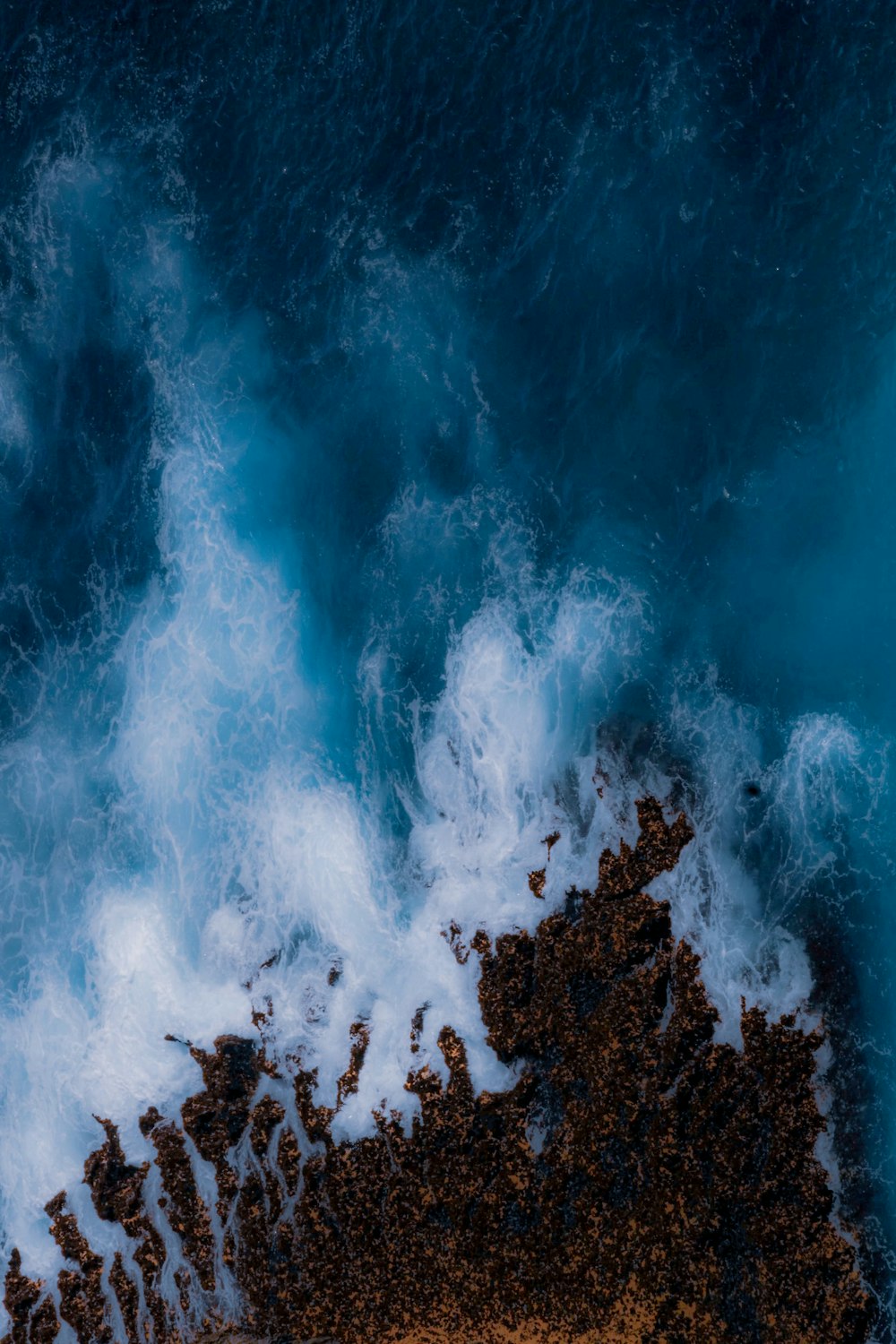 aerial photo of ocean waves