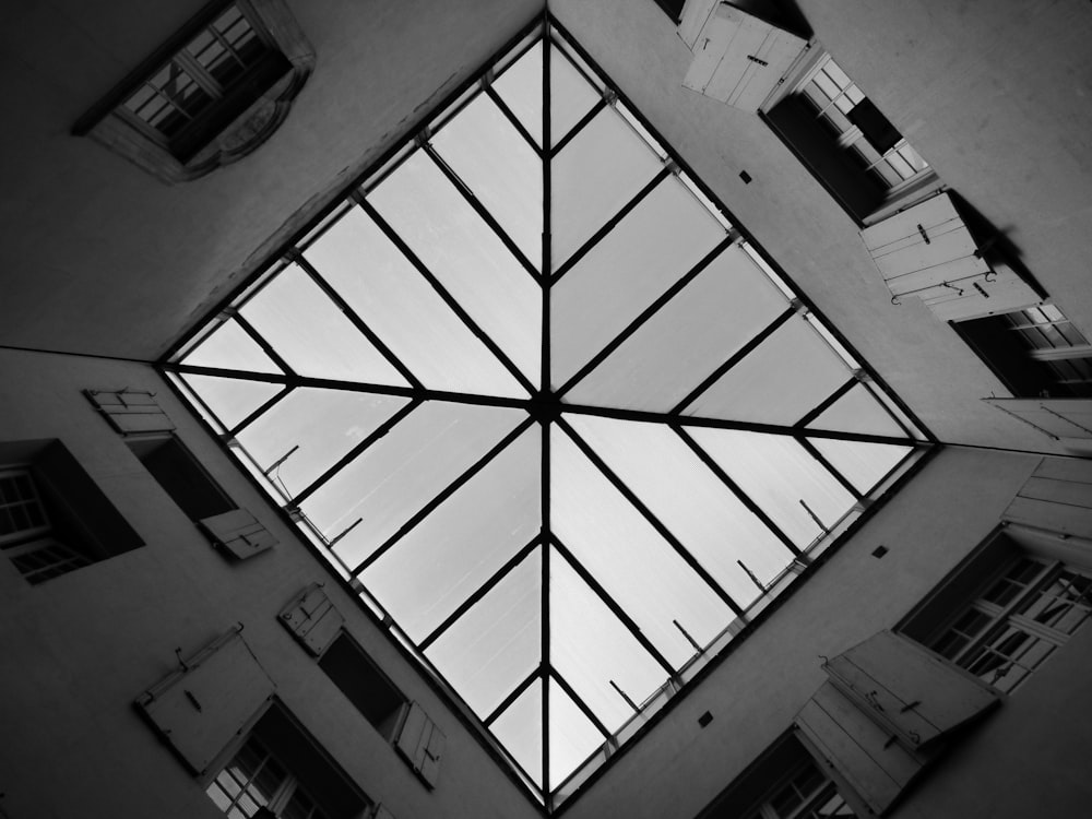 techo de visualización de edificio de hormigón blanco