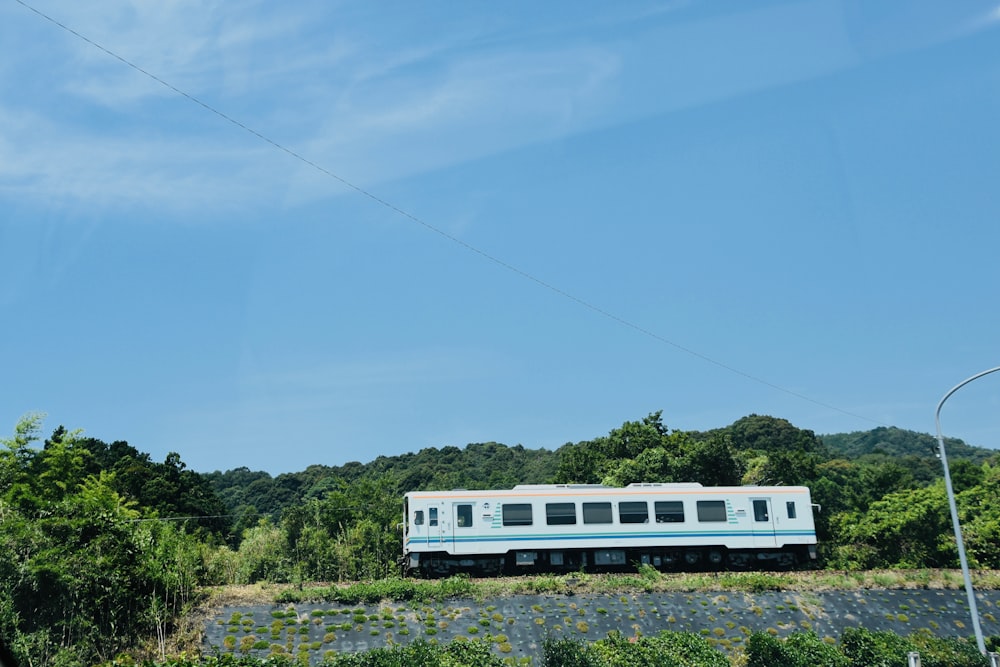 Vista del Tren Blanco durante el día