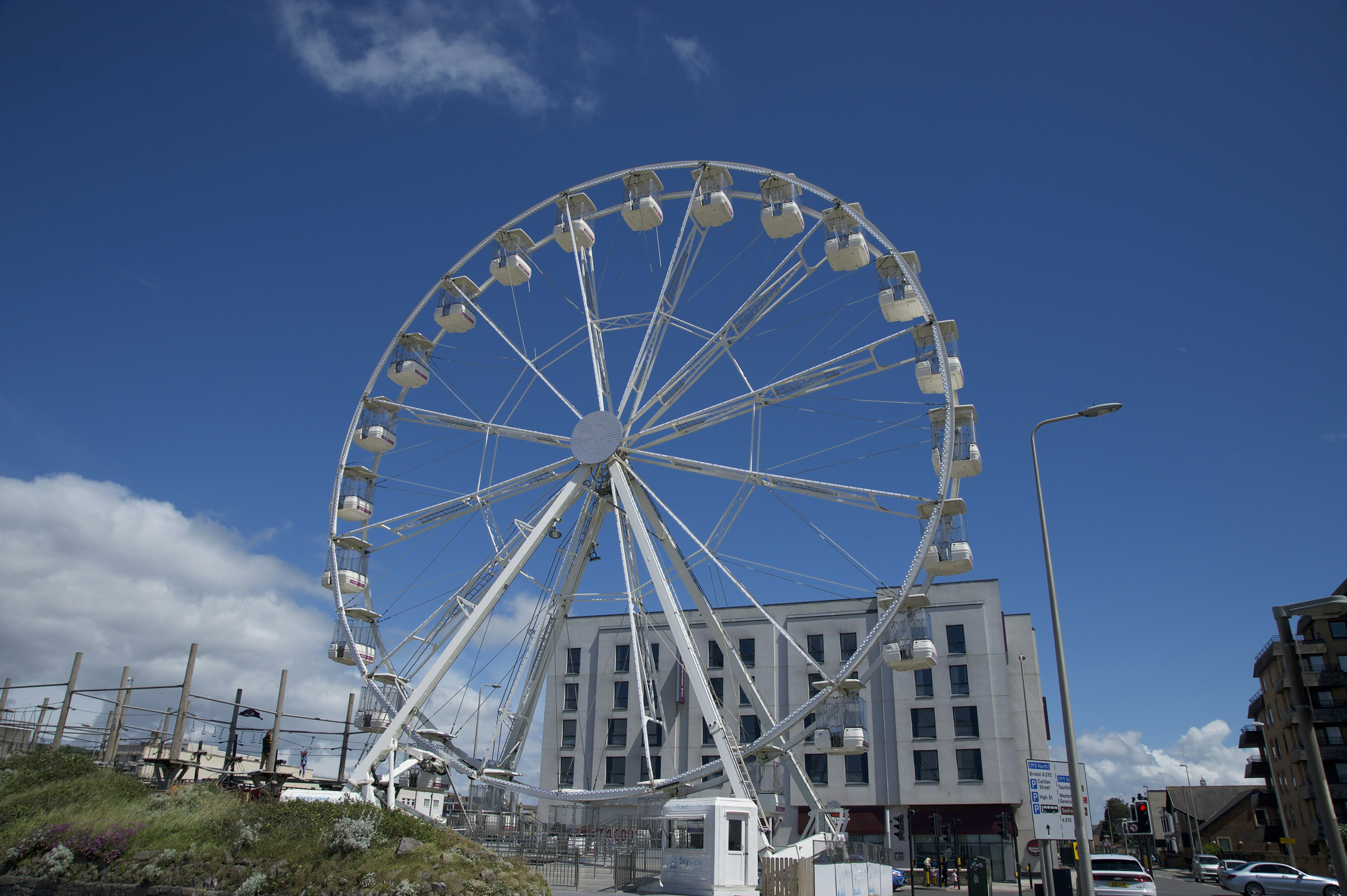 Your Pricing Should Be Free or Ultra Expensive (And What To Do If It’s Stuck In The Middle)