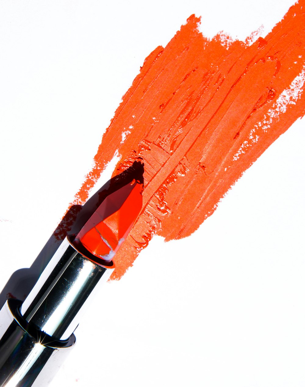 oranger Lippenstift