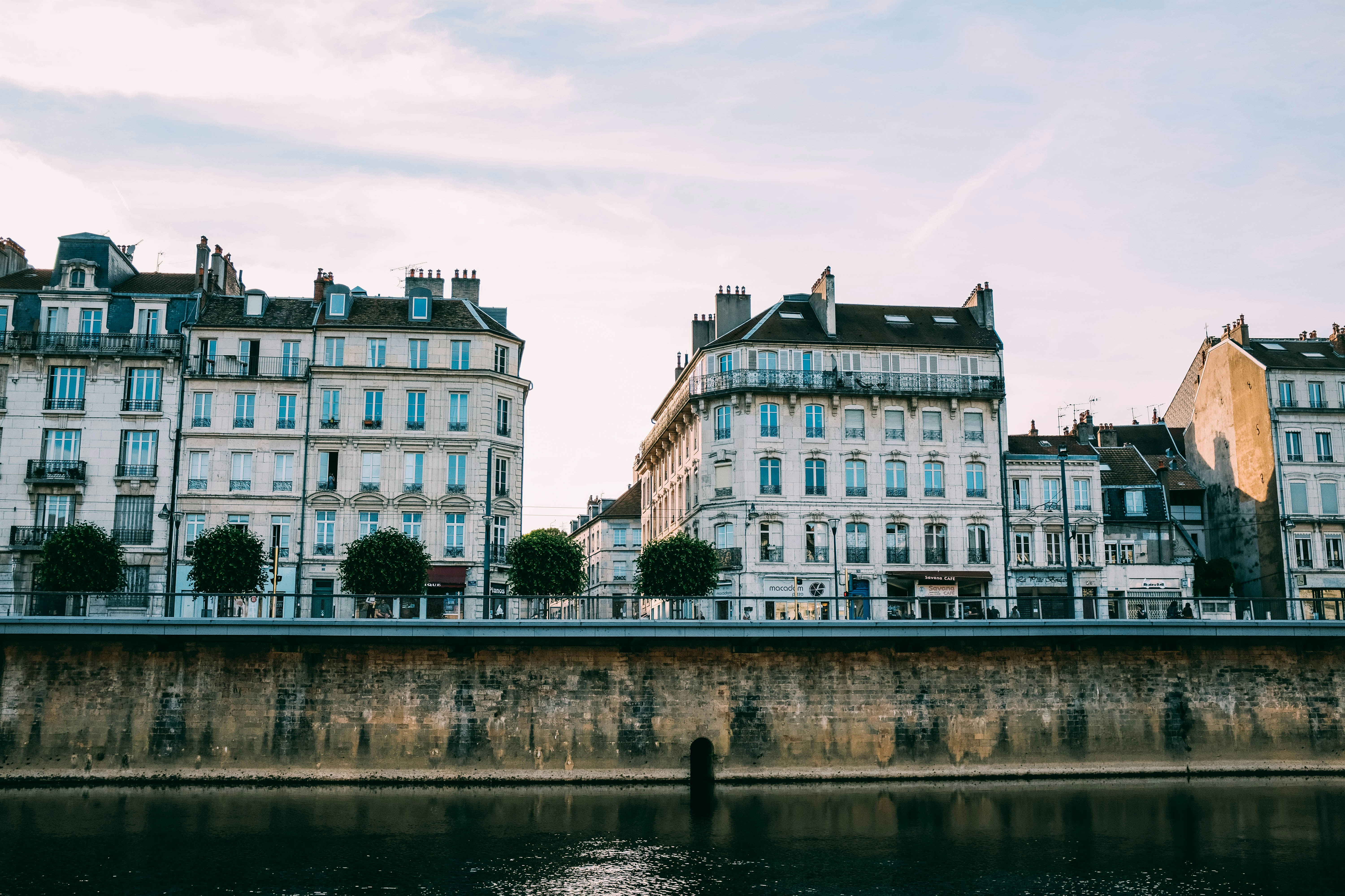 Photo by adrienolichon