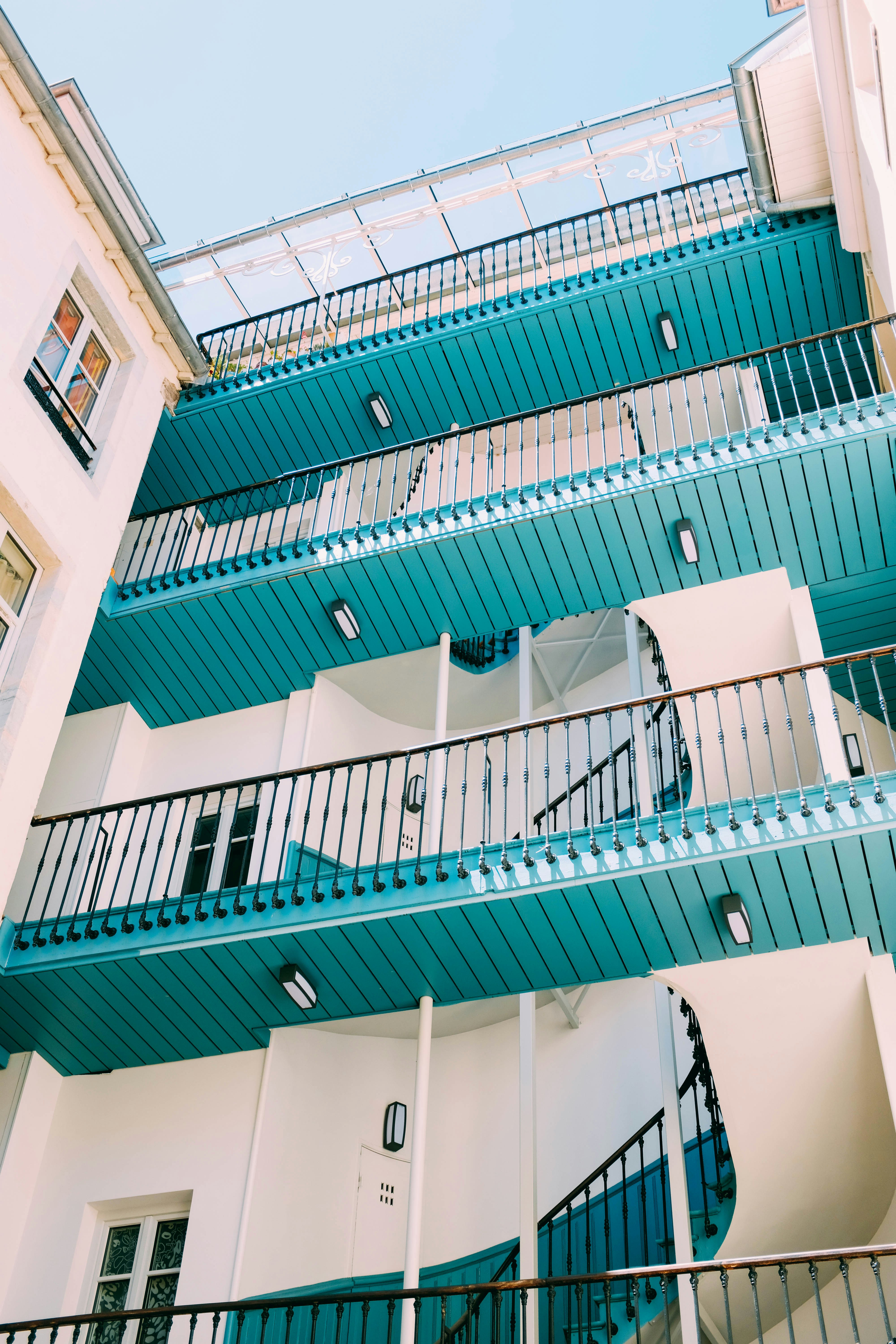 Photo by adrienolichon