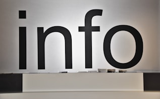 black and white Info text