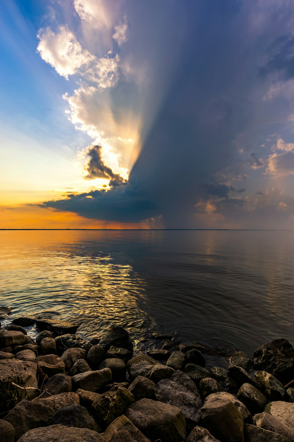 calm body of water during daytime