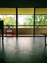 Spacious 60 m² apartment featuring an open-plan kitchen and balcony view.