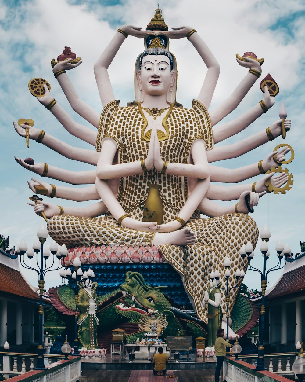 Buddha statue during daytime