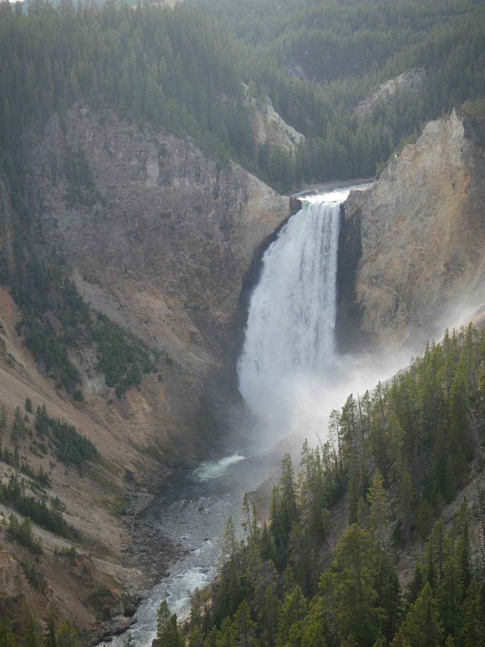 photography of Yosemite waterfalls during daytime