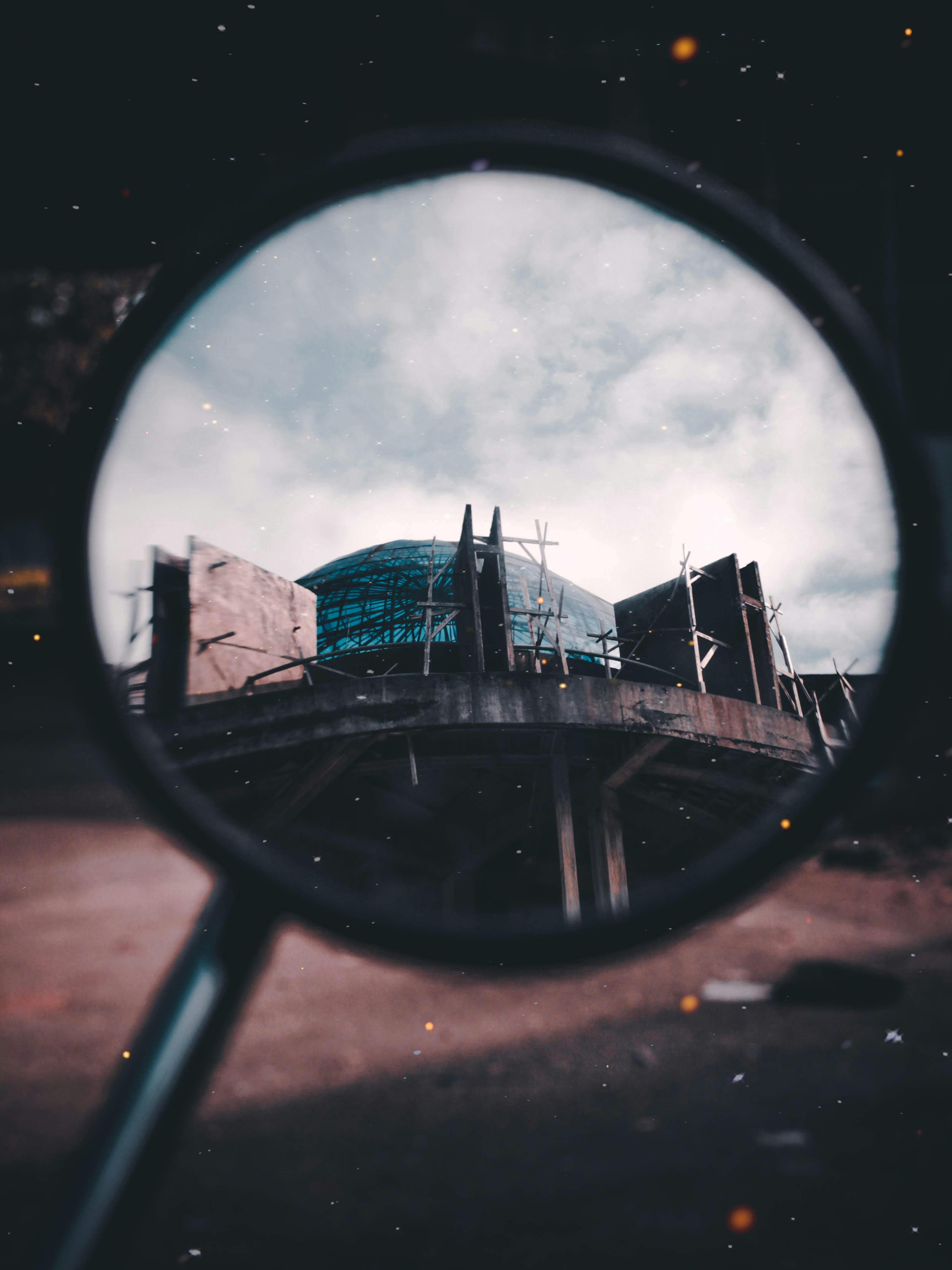 magnifying glass with dome building photo – Free Castle Image on Unsplash