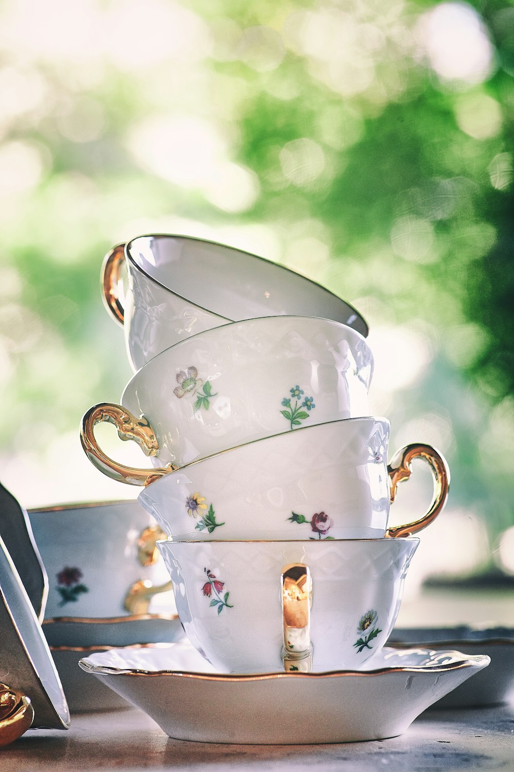 pile de tasses en céramique